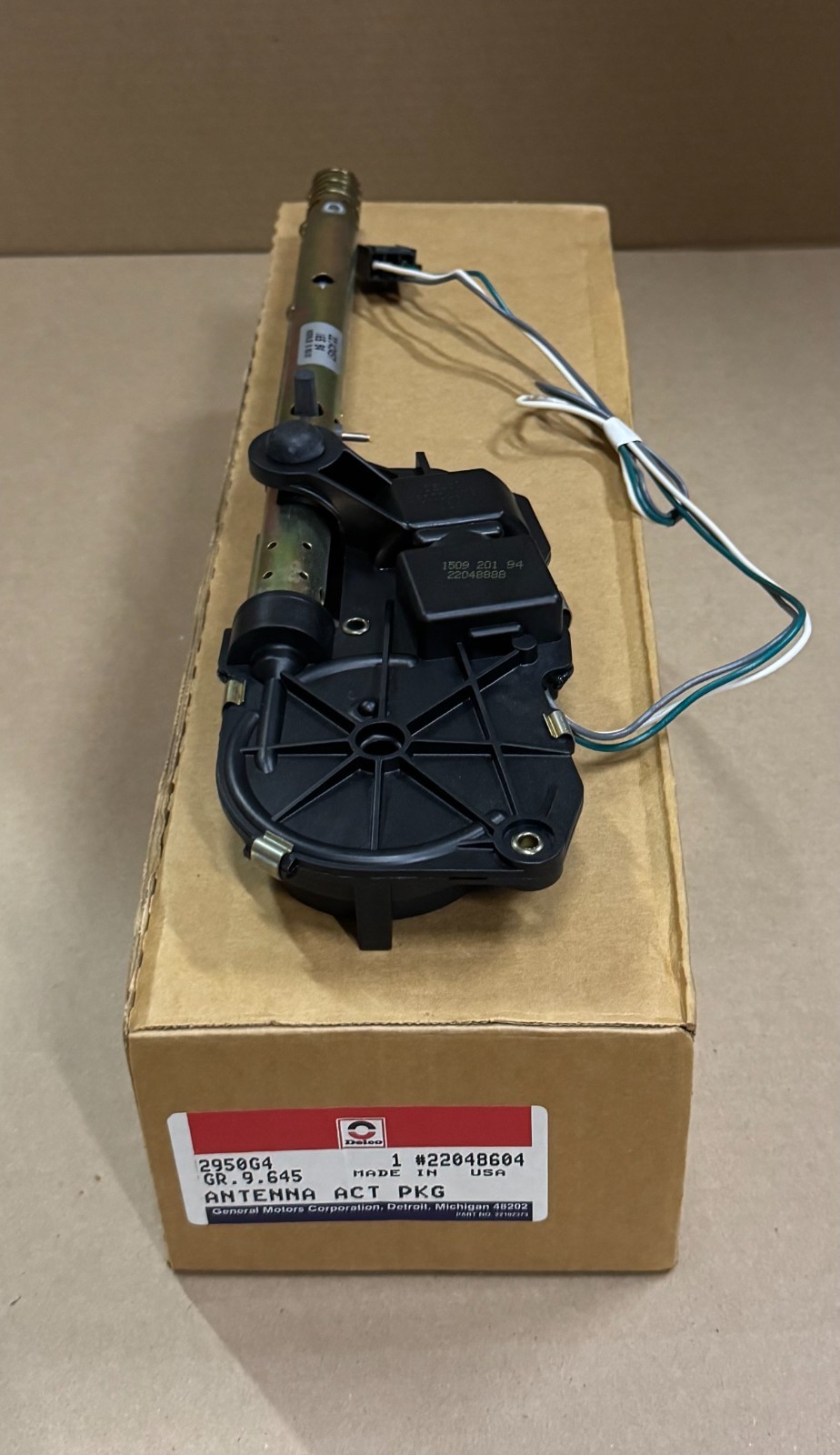 NOS Genuine GM Antenna Assm Radio Power #22048604 - Caprice 1983-1989