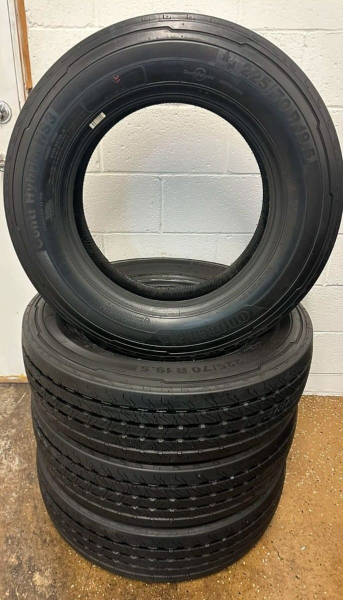 Continental Hybrid HS3 Front Tires And Hybryd HD3 Rear Tires 225/70R19.5 Tire Continental Hybrid HS3 Front Tires And Hybryd HD3 Rear Tires 225/70R19.5 Tire