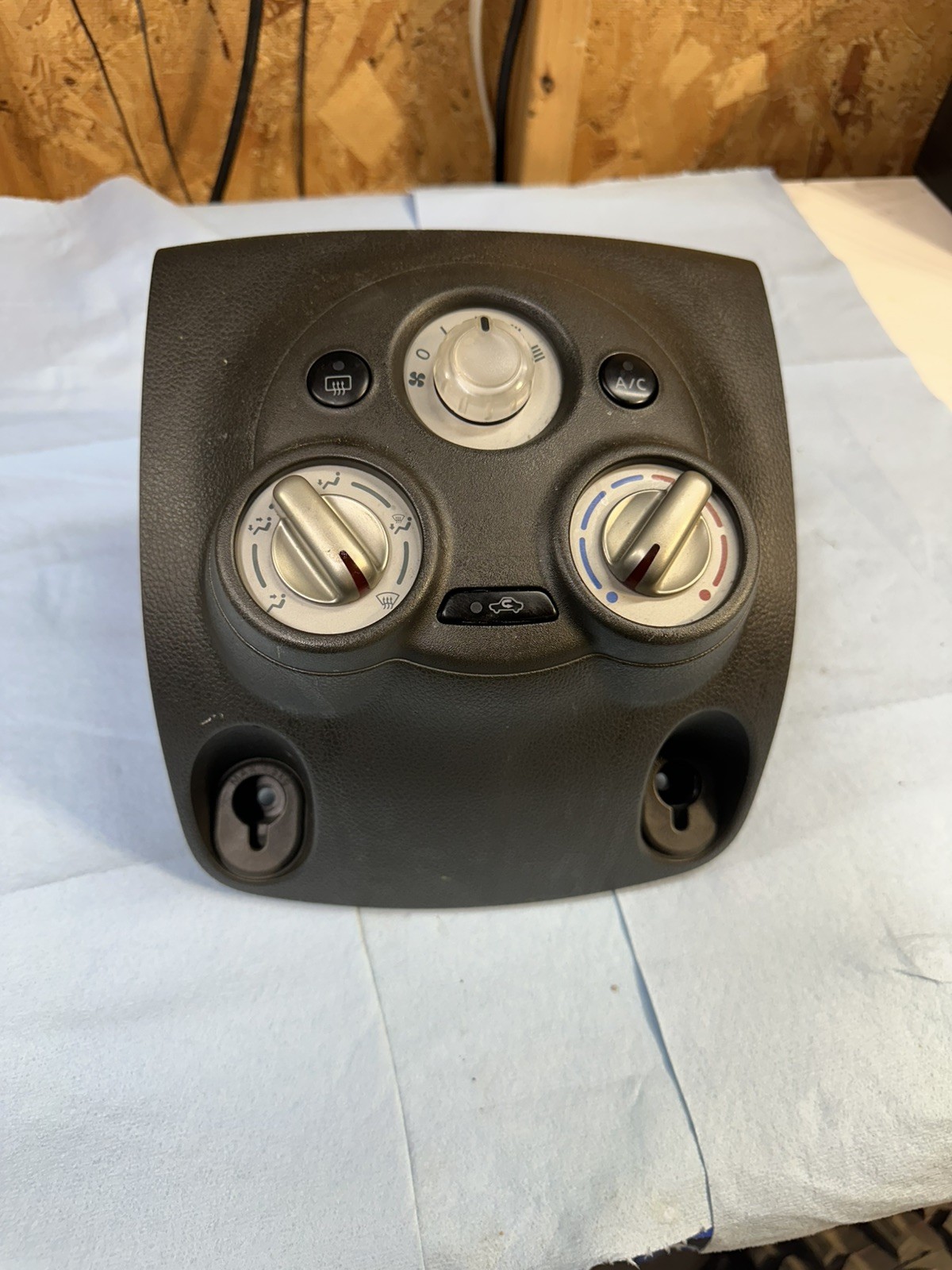 2009-2014 Nissan Cube A/C Heater Climate Temperature Control Switch OEM trim 2009-2014 Nissan Cube A/C Heater Climate Temperature Control Switch OEM trim