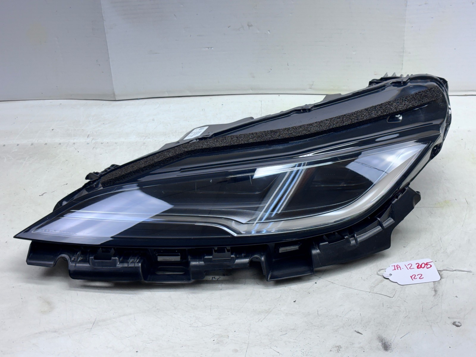 2024-2026 Tesla Model 3 Highland Led Front Left OEM headlight 1694086-00-i 2024-2026 Tesla Model 3 Highland Led Front Left OEM headlight 1694086-00-i