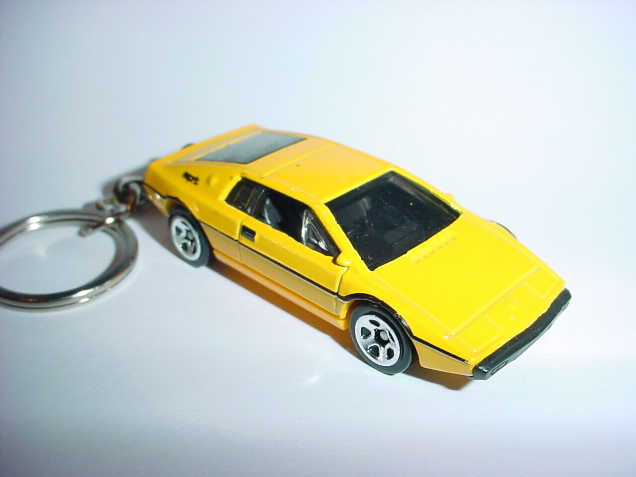 HOT 3D LOTUS ESPIRIT S1 CUSTOM KEYCHAIN keyring key yellow finish hot wheels