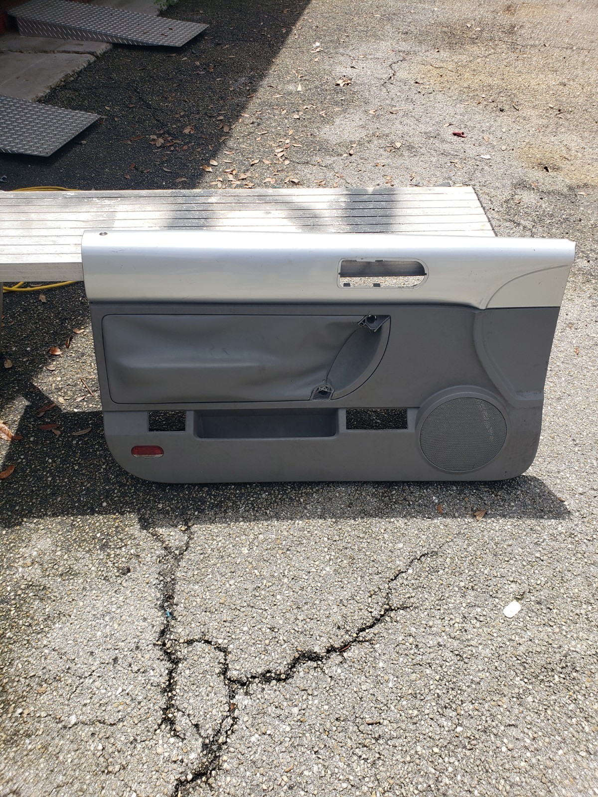 03-10 VW OEM Volkswagen Beetle Convertible Driver Door Panel Silver Read Desc