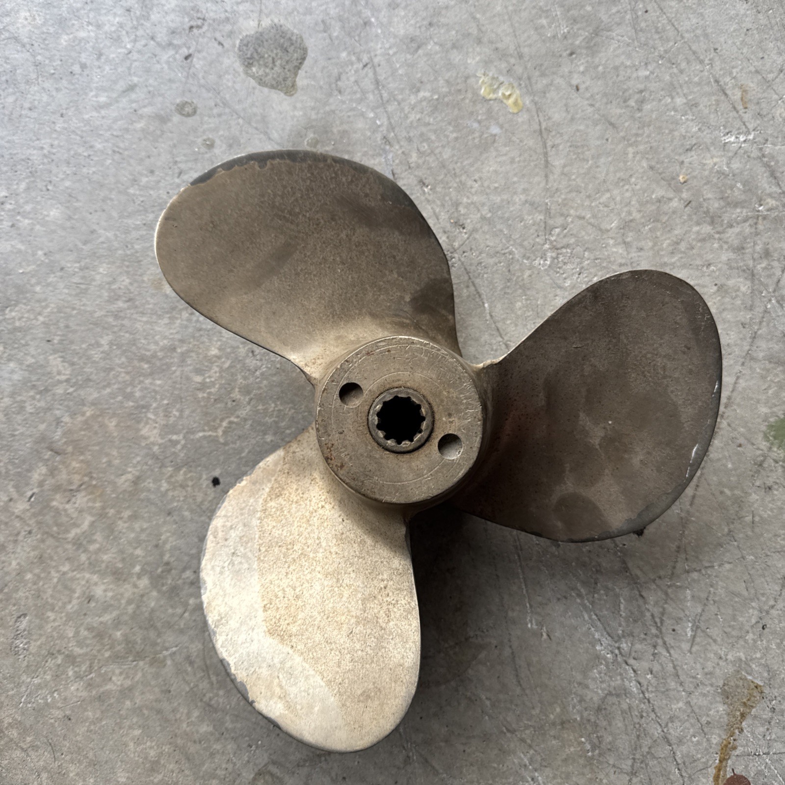 Vintage Mercury Quicksilver Bronze 3-Blade Propeller 48-22105A2 Vintage Mercury Quicksilver Bronze 3-Blade Propeller 48-22105A2