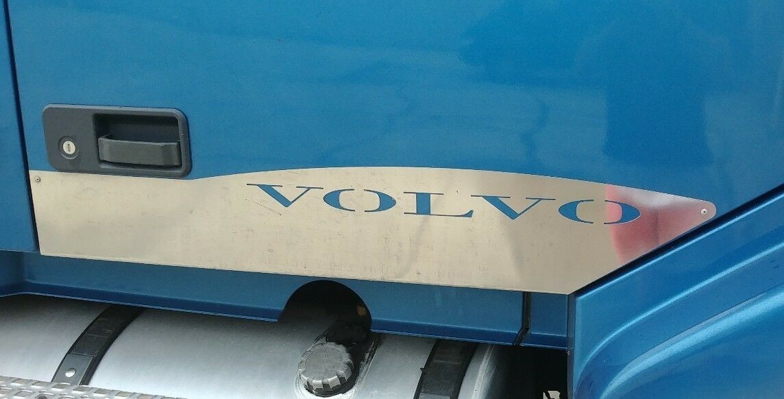 Volvo Vnl Bottom Door Plate Stainless Steel For 1998 TO 2019 Pair Set