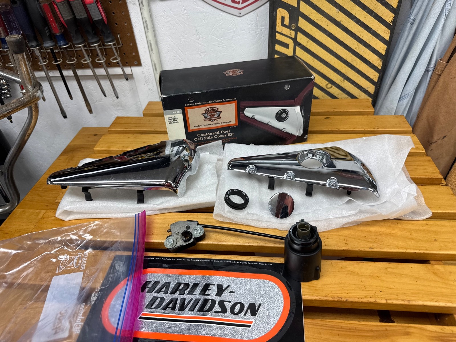 2002-2006 HARLEY DAVIDSON VRSCA VRSC VROD V ROD Fuel Cell Cover Kit #66357-04 2002-2006 HARLEY DAVIDSON VRSCA VRSC VROD V ROD Fuel Cell Cover Kit #66357-04