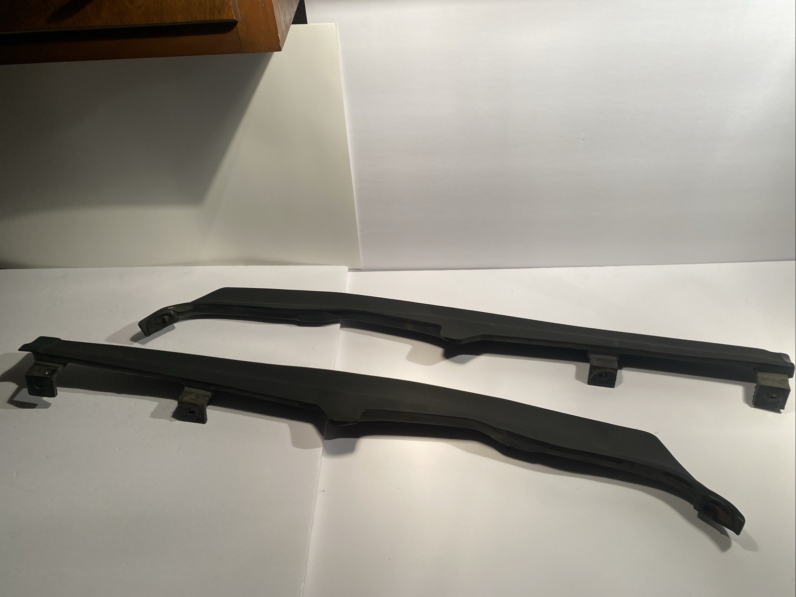 73-80 Mercedes W116 Front Bumper Gap Filler Trim L&R 300SD 450SEL 450SE 280S SE 73-80 Mercedes W116 Front Bumper Gap Filler Trim L&R 300SD 450SEL 450SE 280S SE