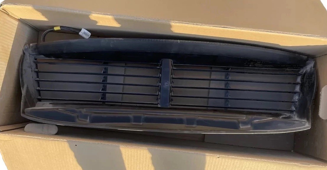 NEW OEM 2011-2013 Volvo S60 Radiator Support Air Deflector 31323470