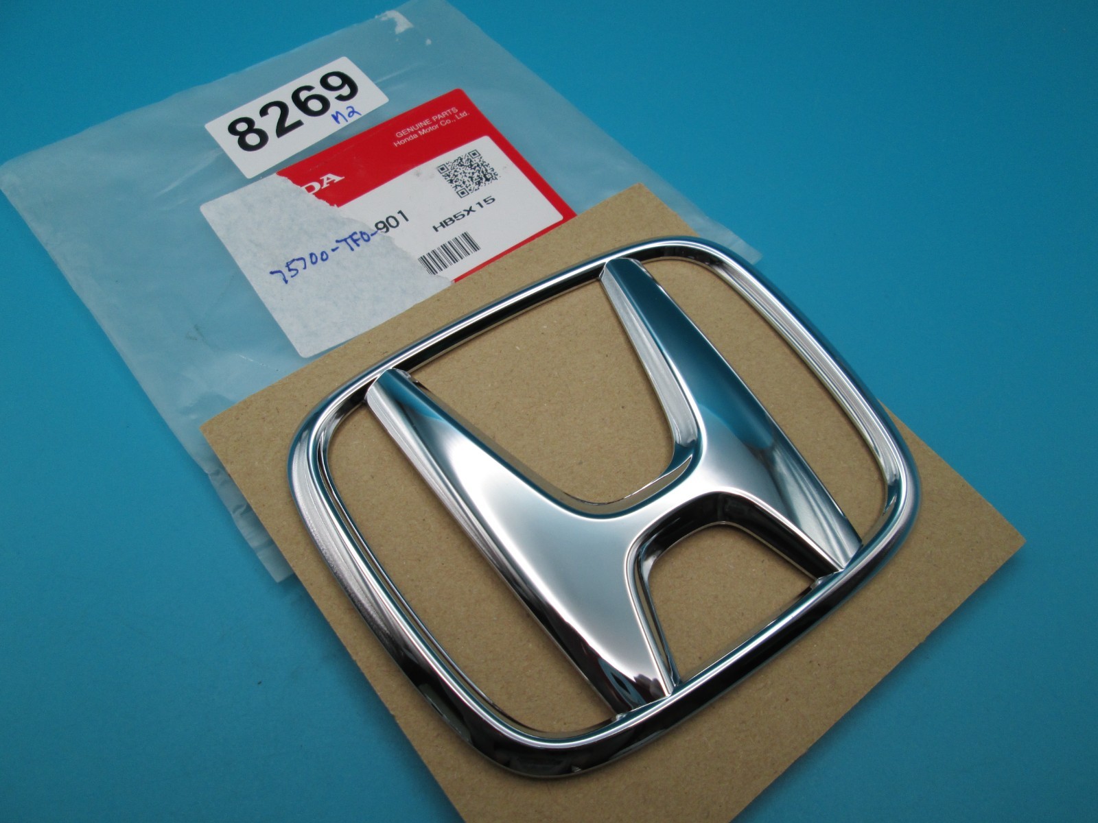 OEM 2022-2025 Honda Civic Front Grille Emblem Badge Logo Chrome 75700-TF0-901