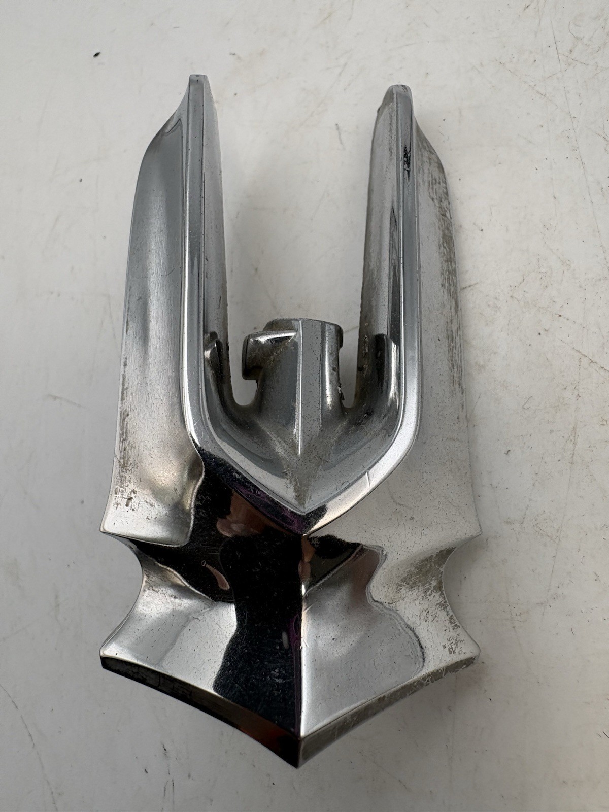 1961 Chrysler Imperial Grille Emblem 1904127 MOPAR 1961 Chrysler Imperial Grille Emblem 1904127 MOPAR