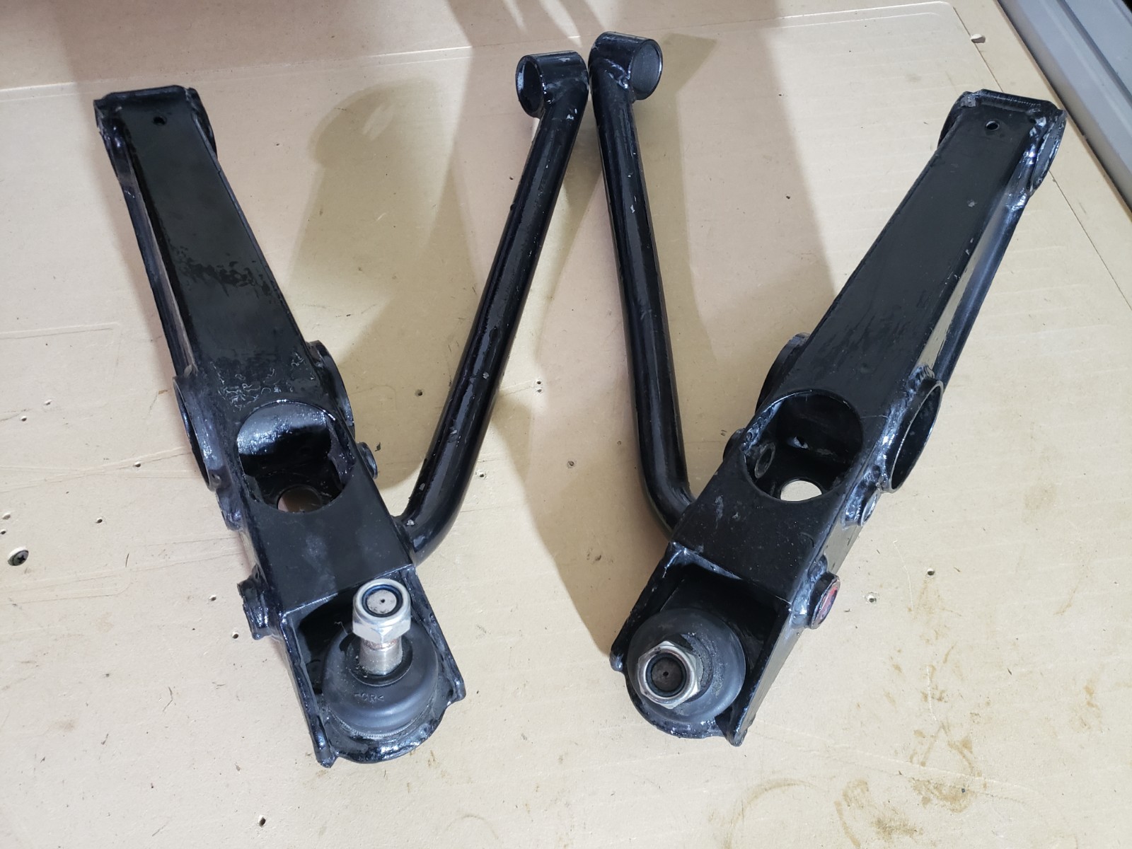 1989 Lotus Esprit Turbo Front Auapension Lower Control Arm Left & Right OEM 1989 Lotus Esprit Turbo Front Auapension Lower Control Arm Left & Right OEM