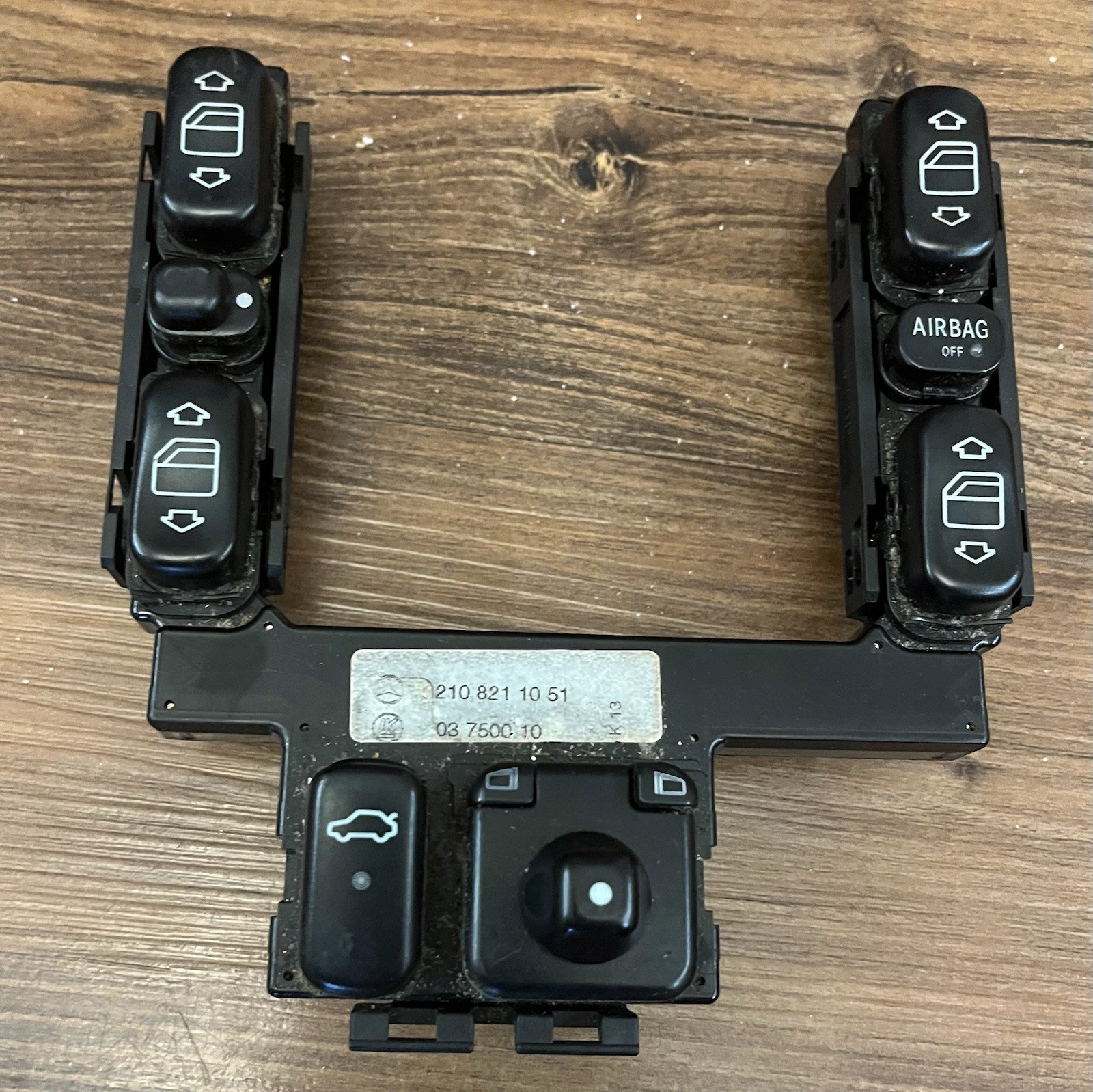98-03 MERCEDES BENZ W210 E320 E430 CENTER MASTER POWER WINDOW SWITCH OEM TRUNK 98-03 MERCEDES BENZ W210 E320 E430 CENTER MASTER POWER WINDOW SWITCH OEM TRUNK