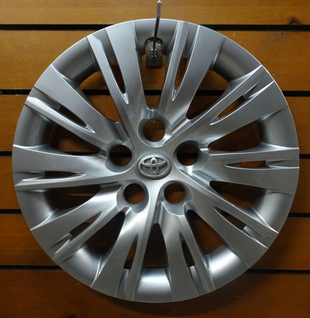 (1) Nice used Hubcap Toyota Camry 2012-2014  16in Wheel Cover 61163