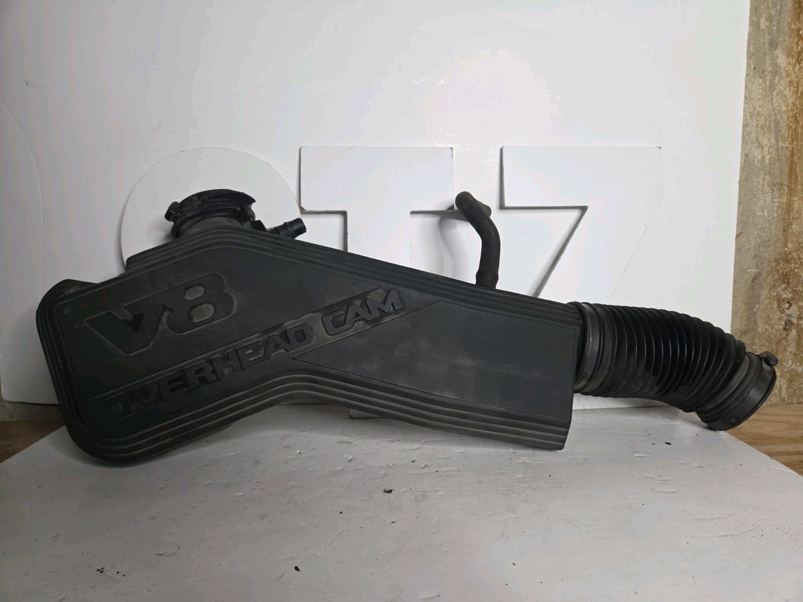 91-94 Grand Marquis Crown Victoria Lincoln Town Car Air Intake Duct Tube 91-94 Grand Marquis Crown Victoria Lincoln Town Car Air Intake Duct Tube