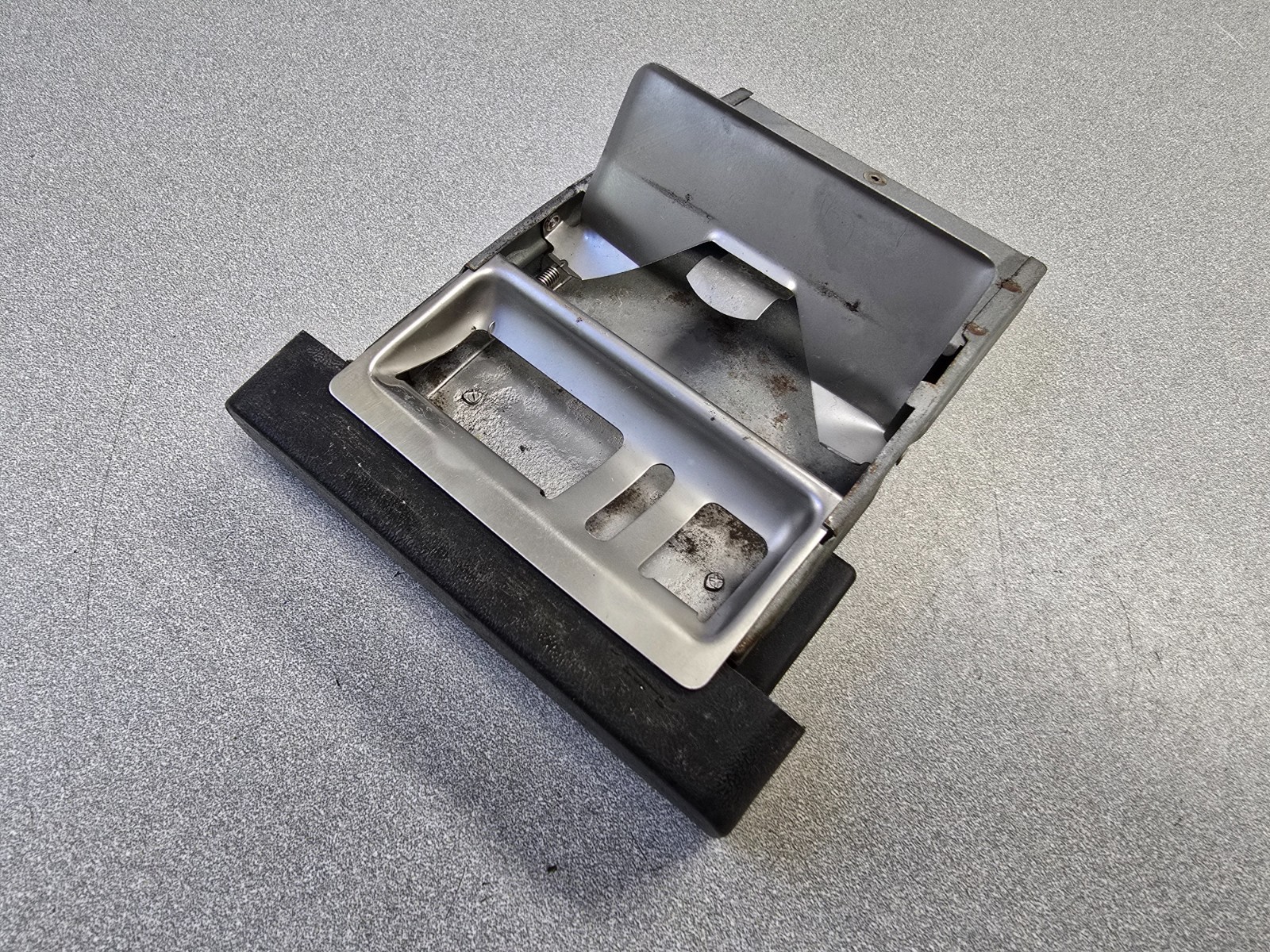 USED ORIGINAL GENUINE PORSCHE 914 914-6 ASHTRAY ASH TRAY INSERT