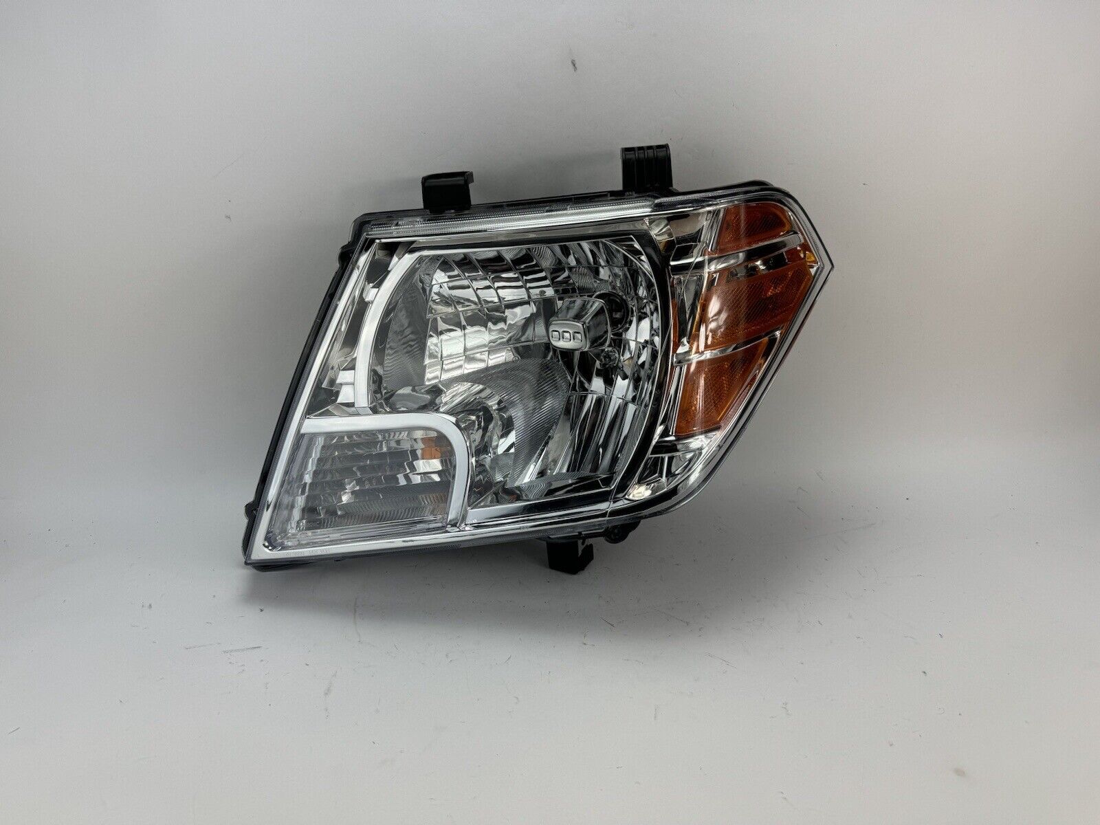 2009 - 2018 Nissan Frontier Headlight LH Left Driver Side Halogen Aftermarket