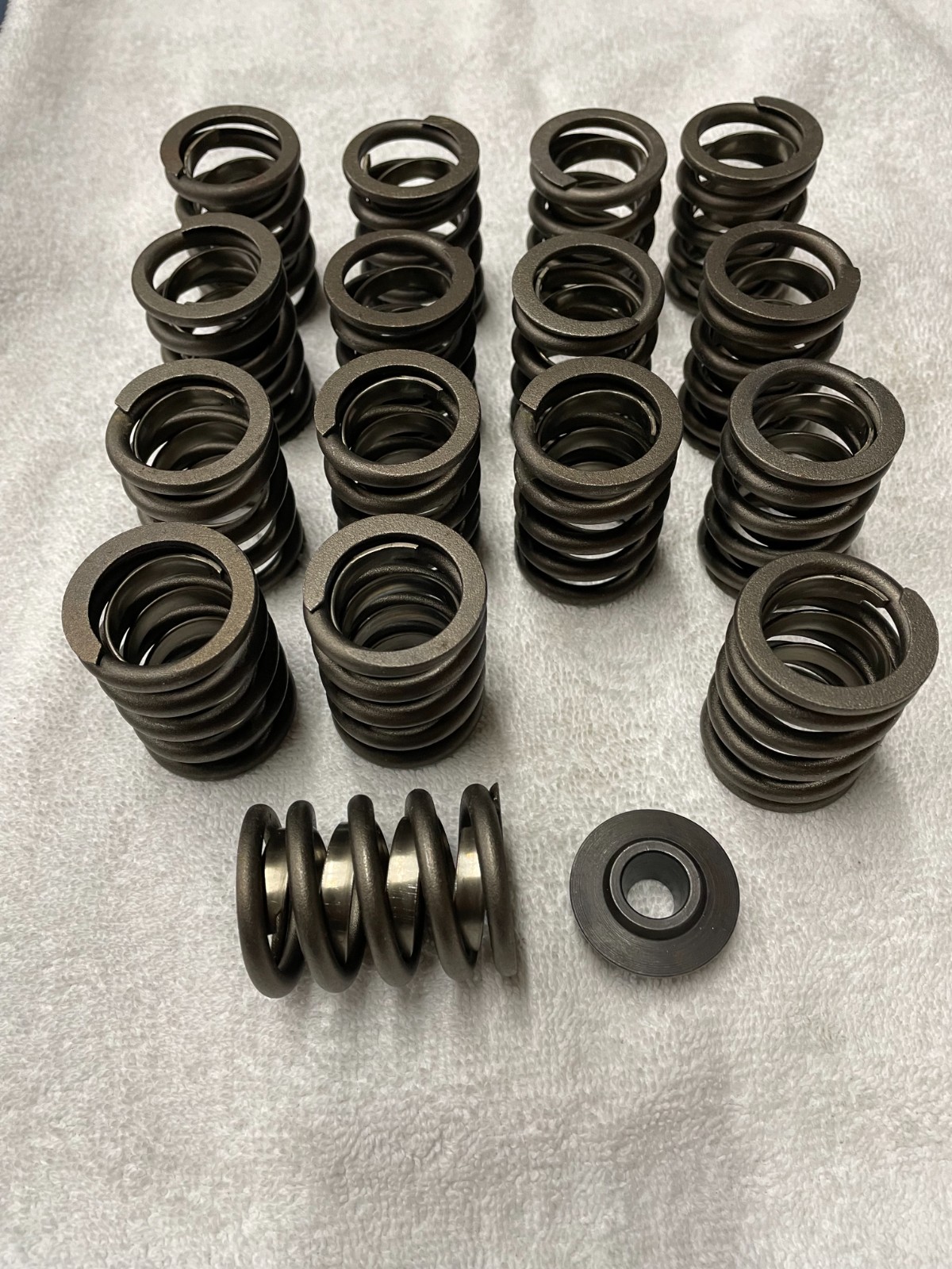 MOPAR PERFORMANCE SMALL BLOCK VALVE SPRINGS  #2863439