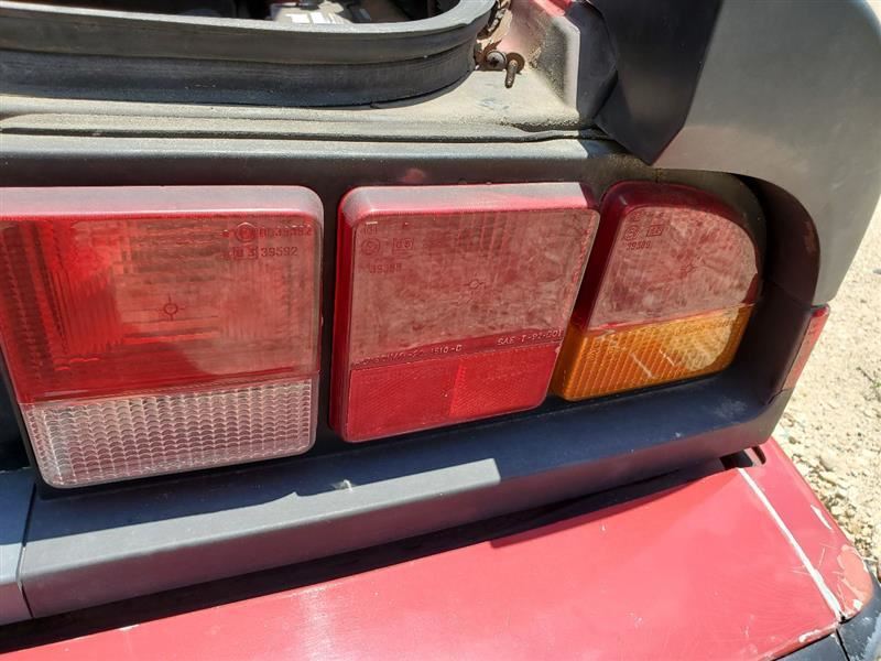 1986 1990 Alfa Romeo Spider Veloce OEM Passenger Right Tail Light Chipped