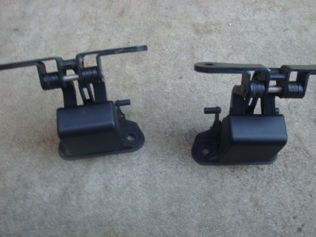 MERCEDES W209 03-09 CLK320 CLK350 CLK500 CONVERTIBLE TOP ROOF COVER HINGE SET MERCEDES W209 03-09 CLK320 CLK350 CLK500 CONVERTIBLE TOP ROOF COVER HINGE SET