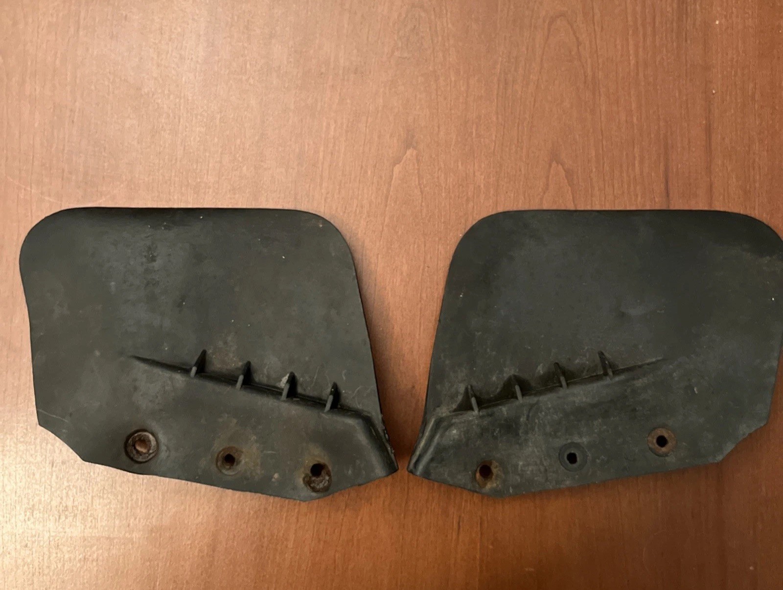 PAIR of Mud Flaps   Classic Saab 900   RIGHT + LEFT FRONT - EXCELLENT CONDITION 
