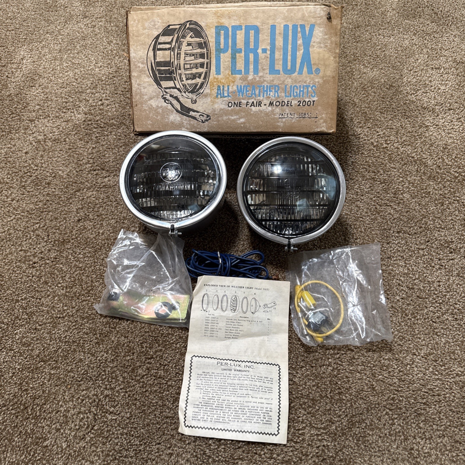 2 New Vintage Per Lux 200t Fog Lights 2 New Vintage Per Lux 200t Fog Lights
