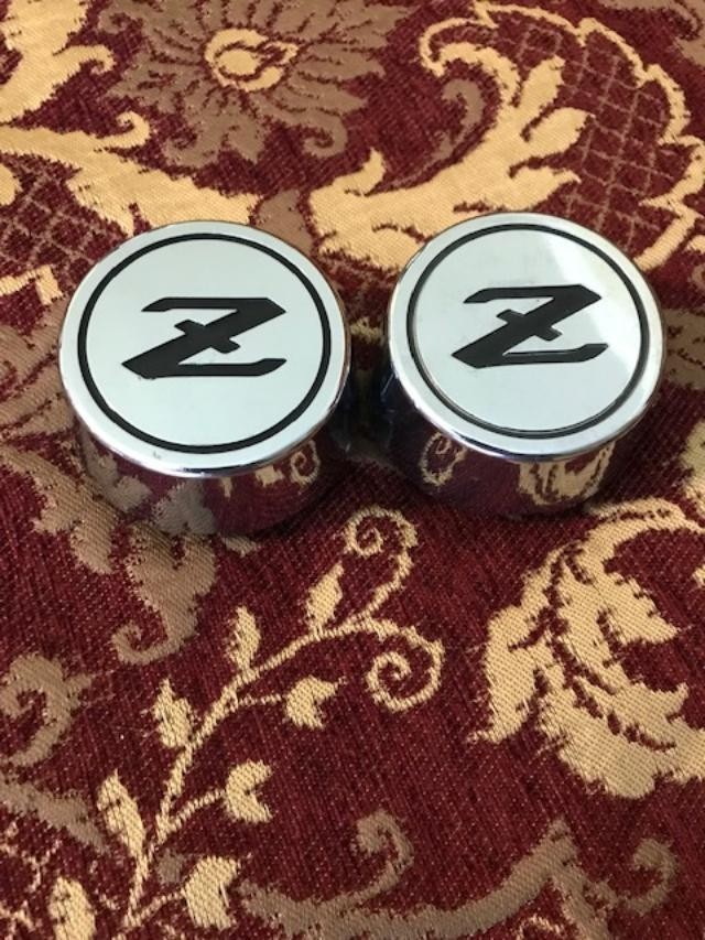 1981-1982-1983 Datsun 280ZX wheel center caps pair 40343-P9500 OEM 1981-1982-1983 Datsun 280ZX wheel center caps pair 40343-P9500 OEM