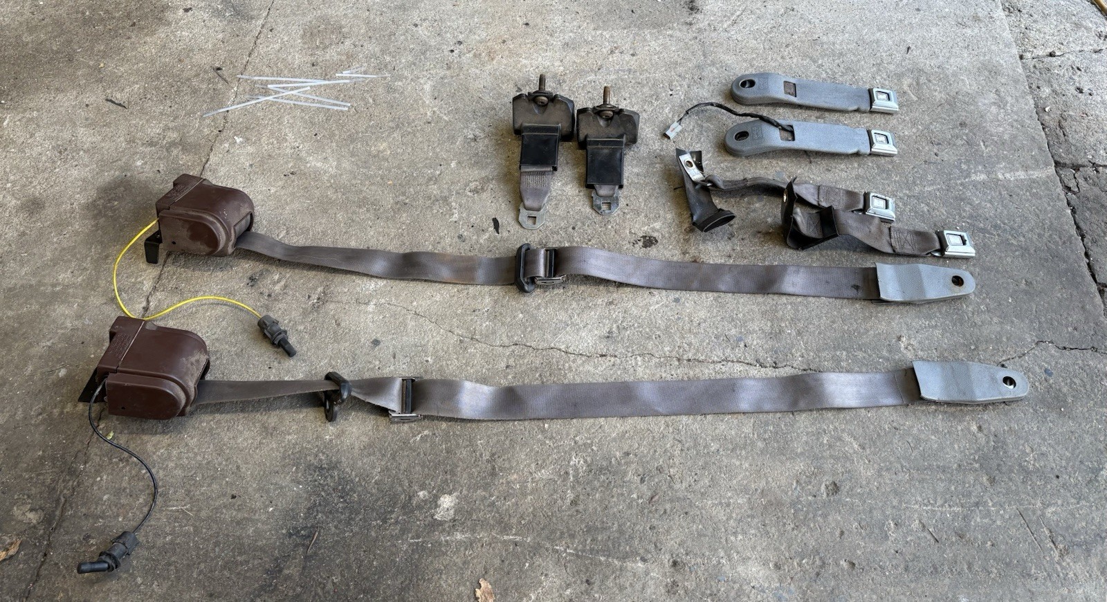1983-1993 Ford Mustang 5.0L GRAY OEM rear Seat belts LX GT Convertible