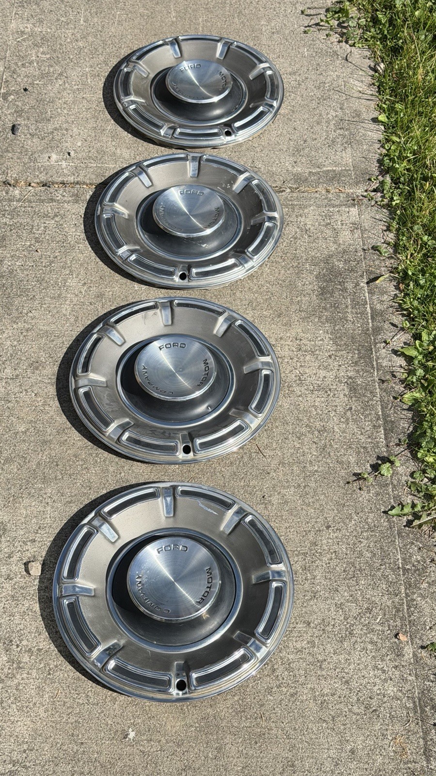 4 Vintage Used OEM 1970-1972 Ford Maverick Hub Caps Hubcaps Wheel Covers 14\