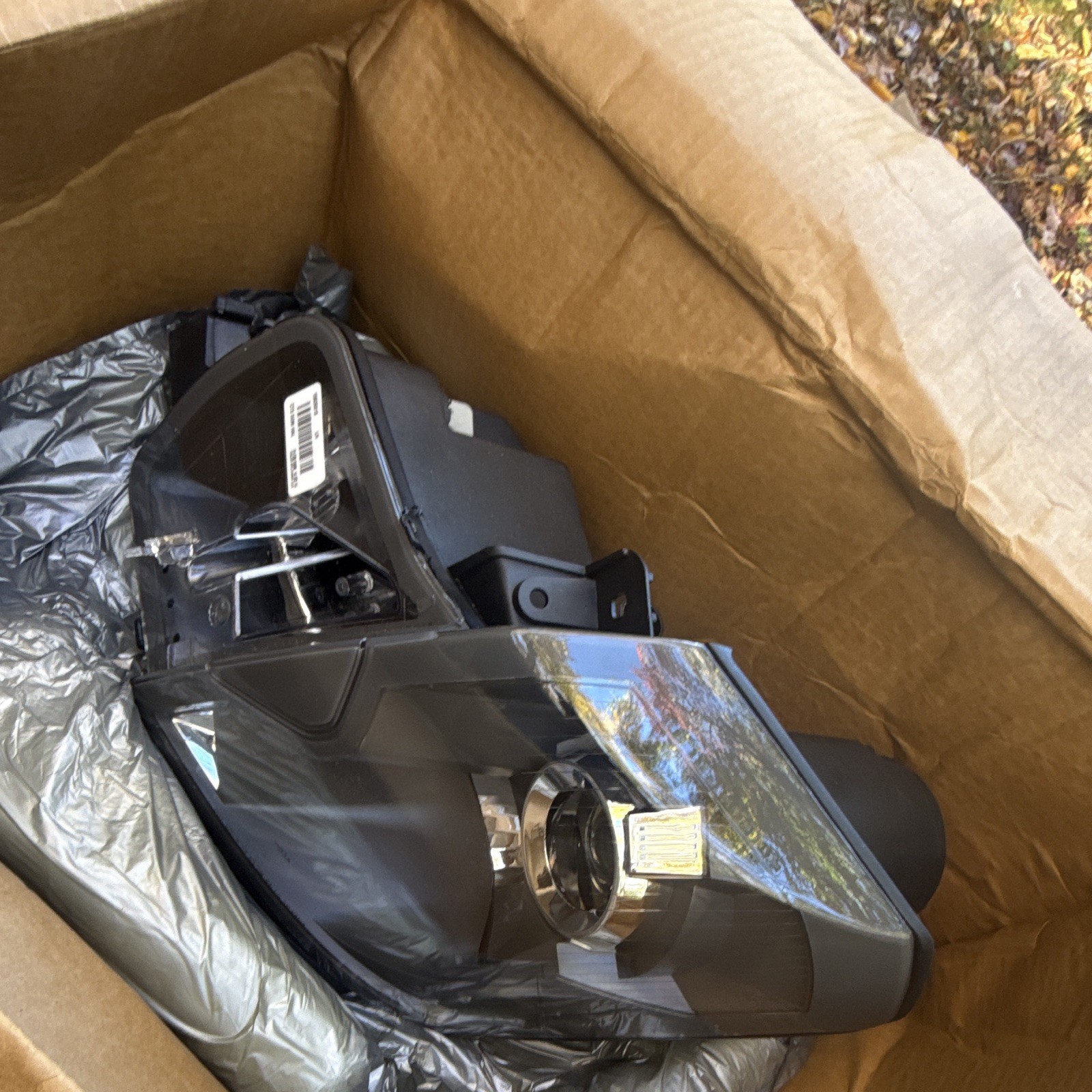 2003–2007 Cadillac CTS Right (Passenger) Side Halogen Headlight Assembly 2003–2007 Cadillac CTS Right (Passenger) Side Halogen Headlight Assembly