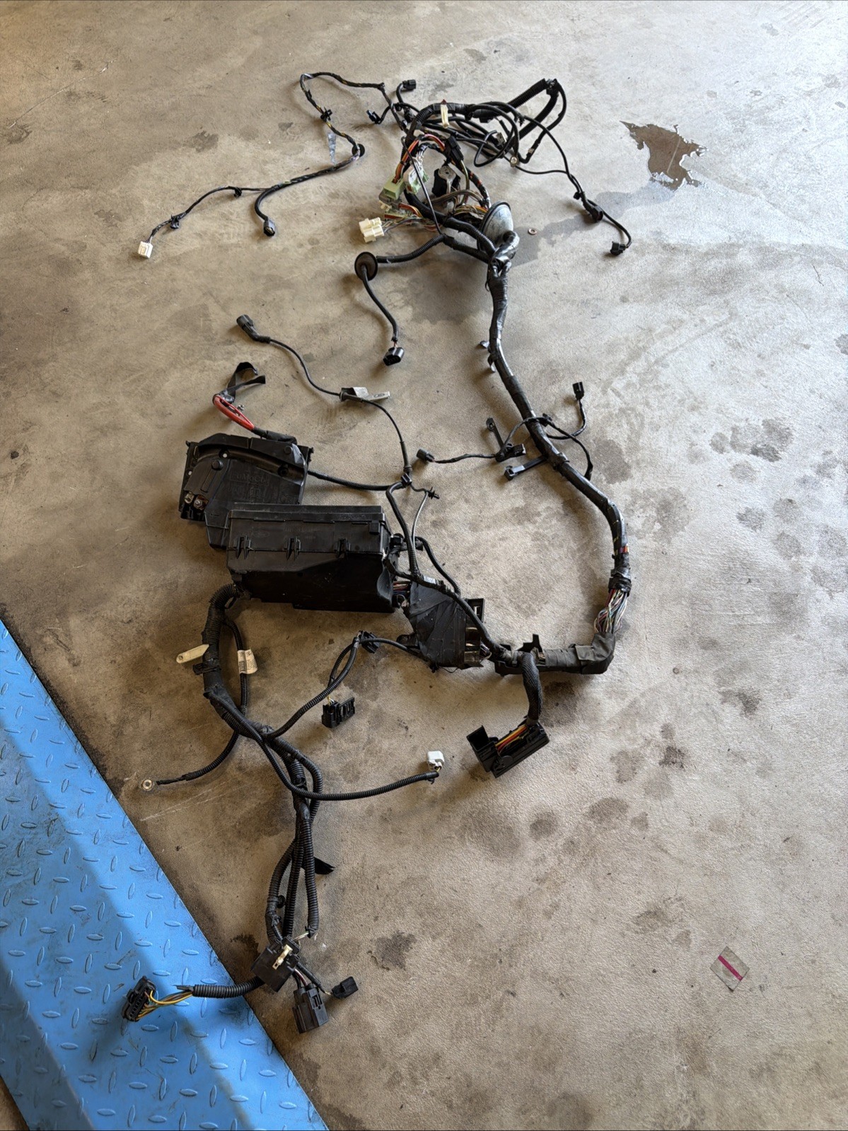 2013-16 FORD ESCAPE 1.6L, AWD,FUSE UNDERHOOD WIRE HARNESS FV4T-14K733-YAB