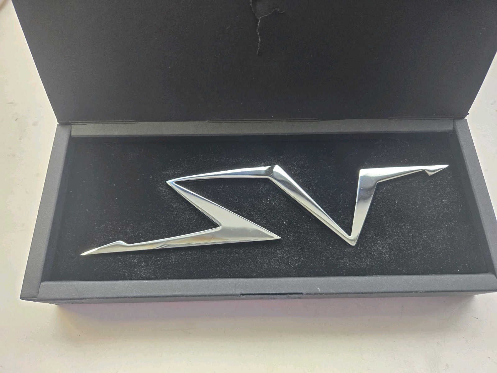 470853743 OEM GENUINE Lamborghini Aventador SV Rear Badge Chrome 470853743 OEM GENUINE Lamborghini Aventador SV Rear Badge Chrome