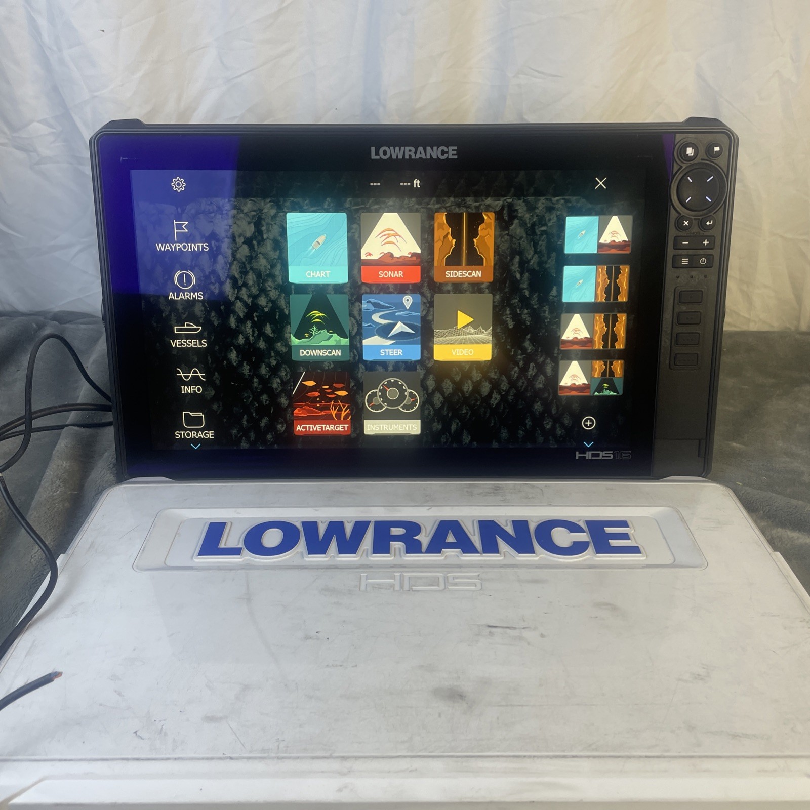 Lowrance HDS Live 16 Head Unit With Suncover And Power Cord
