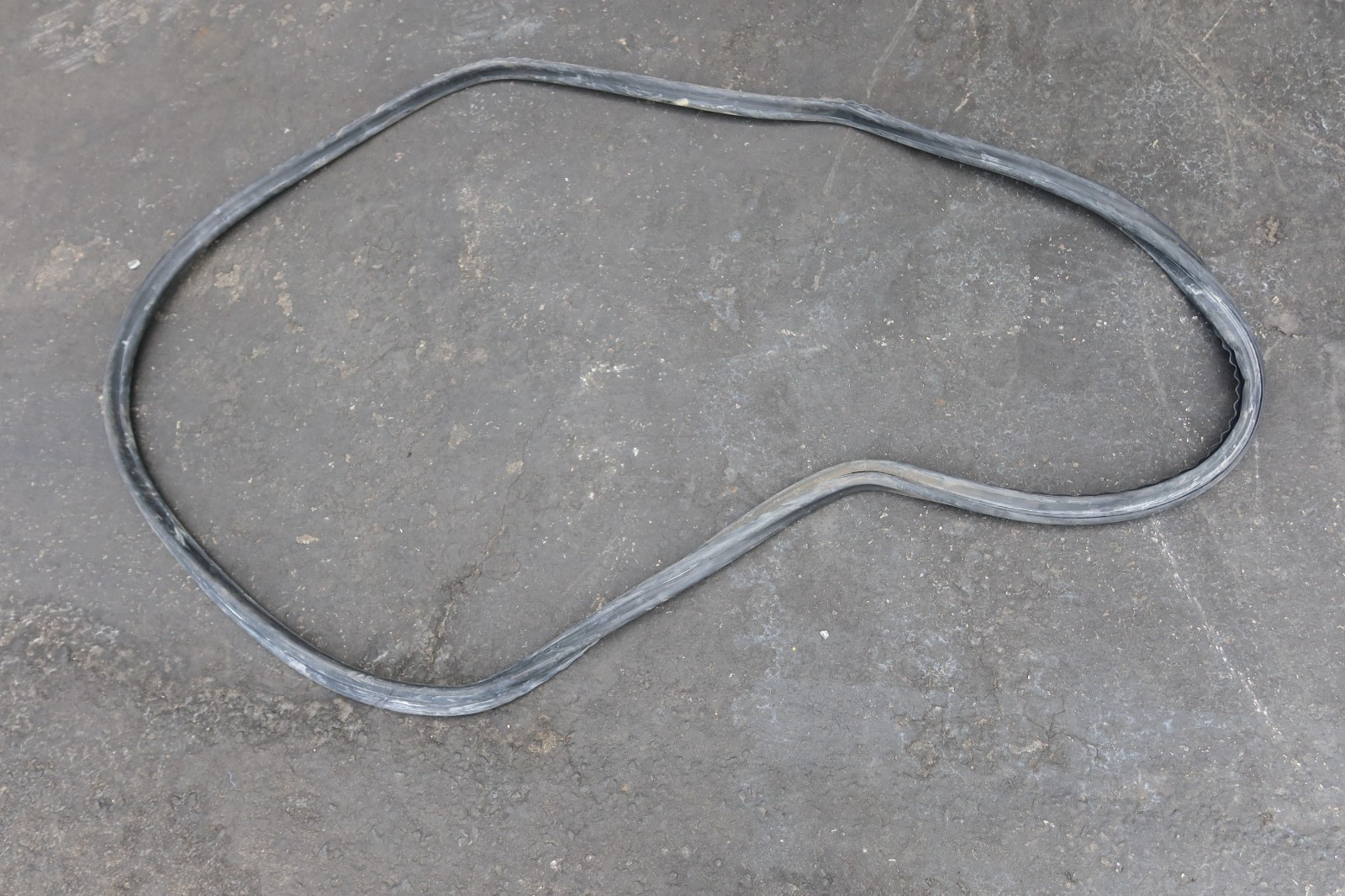 FEBI 08904 Rear Window Weatherstrip fits 1985-1991 Mercedes-Benz W126 S-Class