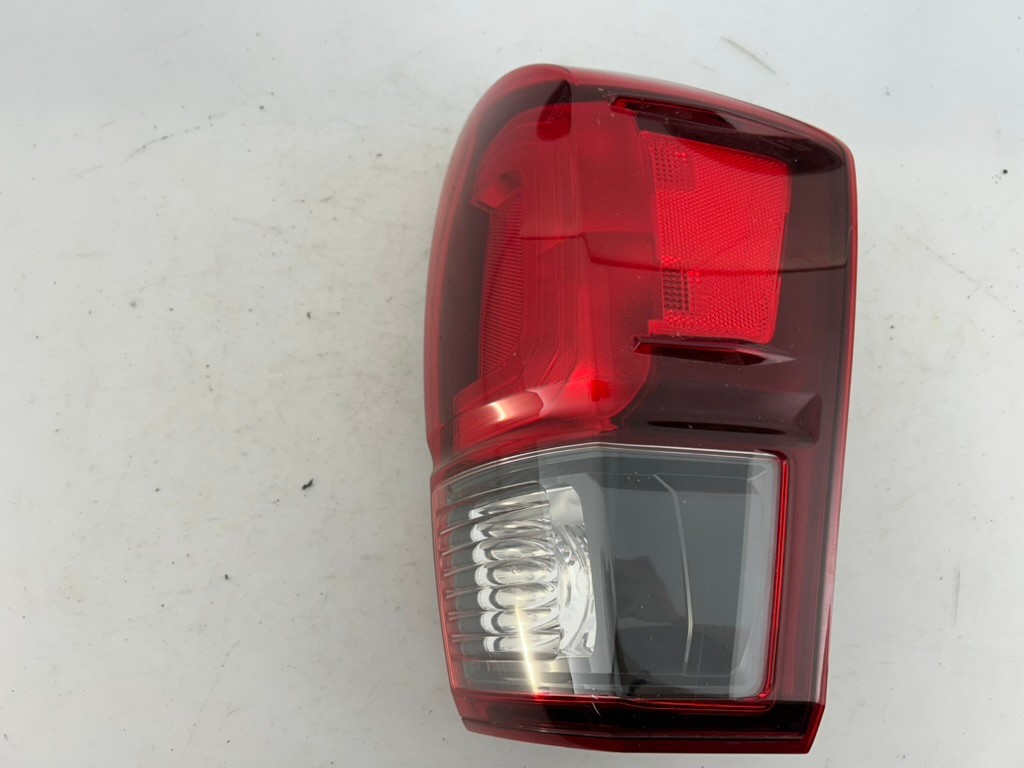 OEM | 2016 - 2023 Toyots Tacoma Halogen Tail Light (Right/Passenger) 