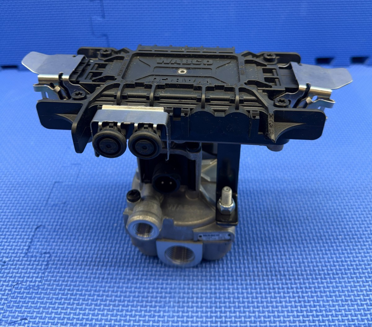 Wabco 400 500 101 0 TCSII 2S/1M ABS ECU Relay Modulator Valve Assembly Wabco 400 500 101 0 TCSII 2S/1M ABS ECU Relay Modulator Valve Assembly