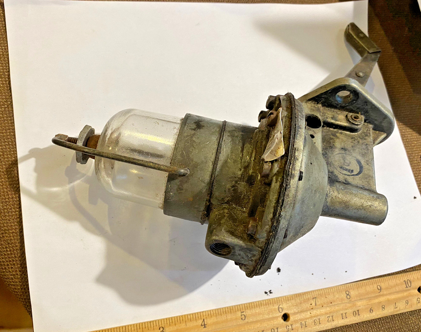 VINTAGE FUEL PUMP FUEL INJECTOR - AGE AND MODEL UNKNOWN LOOK