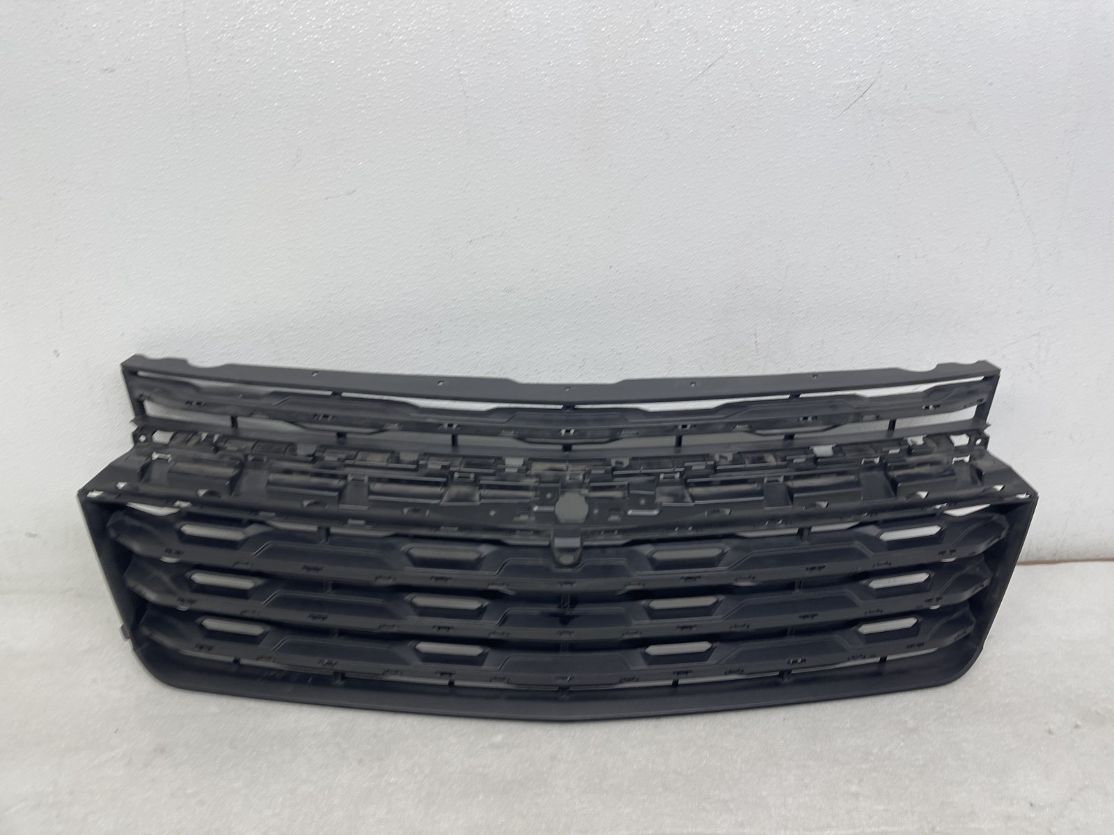 MINT 2024 2025 CHEVROLET TRAVERSE LT FRONT UPPER RADIATOR GRILLE OEM Camera Hole MINT 2024 2025 CHEVROLET TRAVERSE LT FRONT UPPER RADIATOR GRILLE OEM Camera Hole