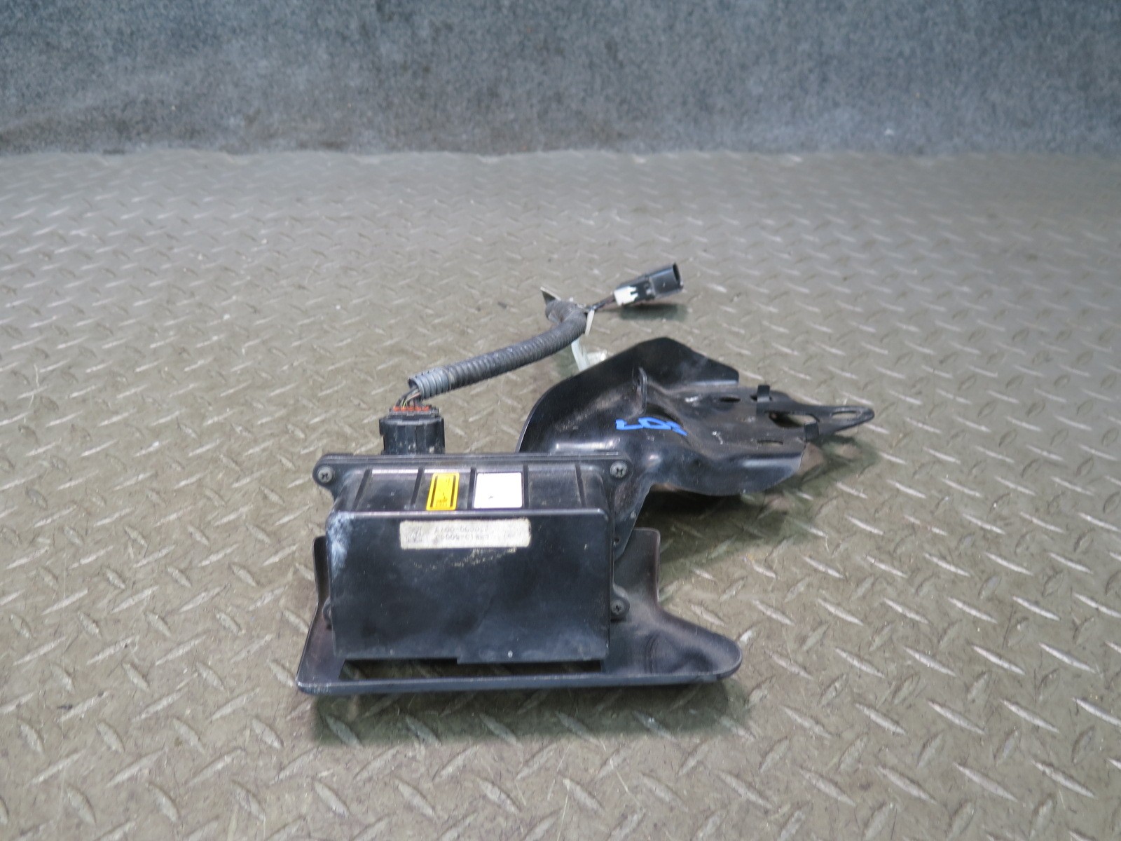 04-06 LEXUS UCF30L LS430 RADAR CRUISE CONTROL DISTANCE SENSOR 88210-50050 OEM