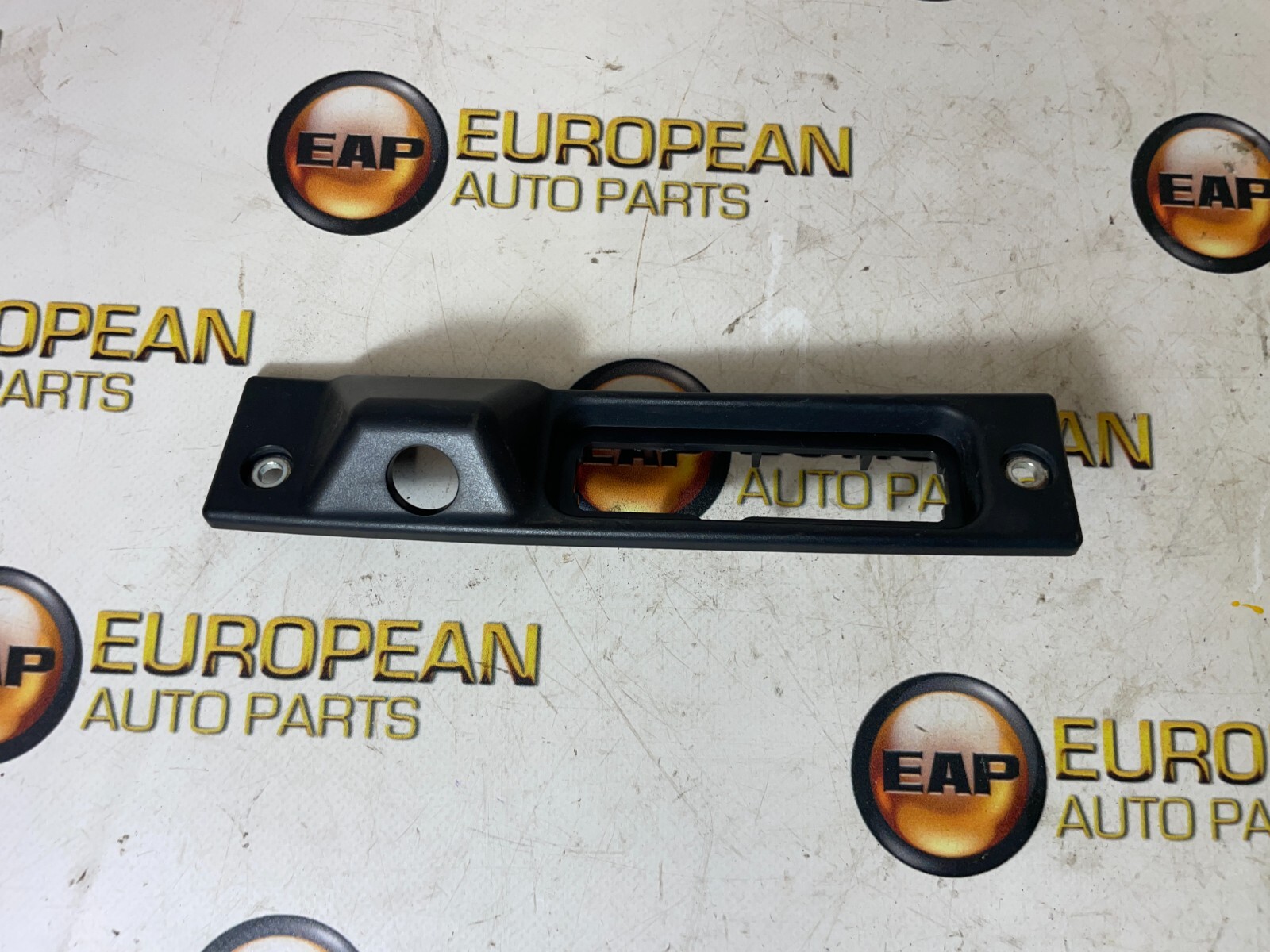 2017-2024 ALFA ROMEO GIULIA TRUNK LID REAR VIEW CAMERA HOUSING TRIM 50562758