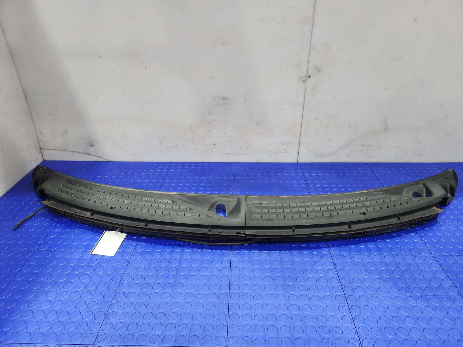09-14 Ford F-150 Cowl Panel Cover Grilles Air Inlets Set of Two Genuine OEM