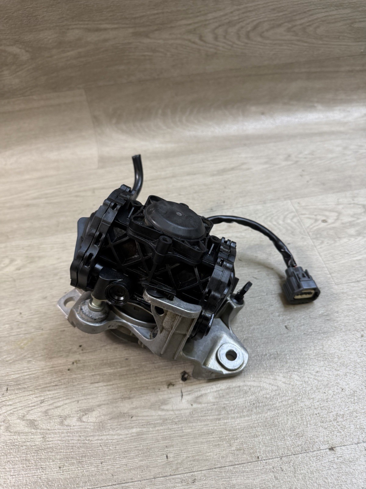 2013-2020 LINCOLN MKZ FORD FUSION C-MAX VACUUM PUMP OEM DG98-2A451-AC