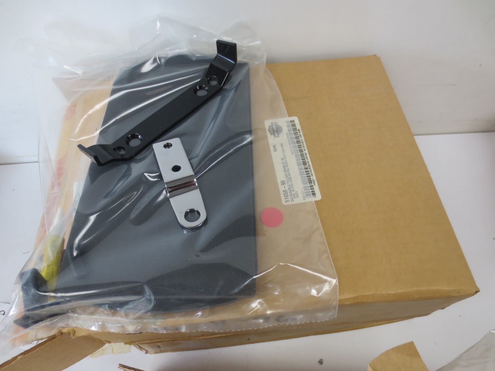 NEW Genuine Harley-Davidson OEM Detachable Pillion Hardware 51658-96 NEW Genuine Harley-Davidson OEM Detachable Pillion Hardware 51658-96