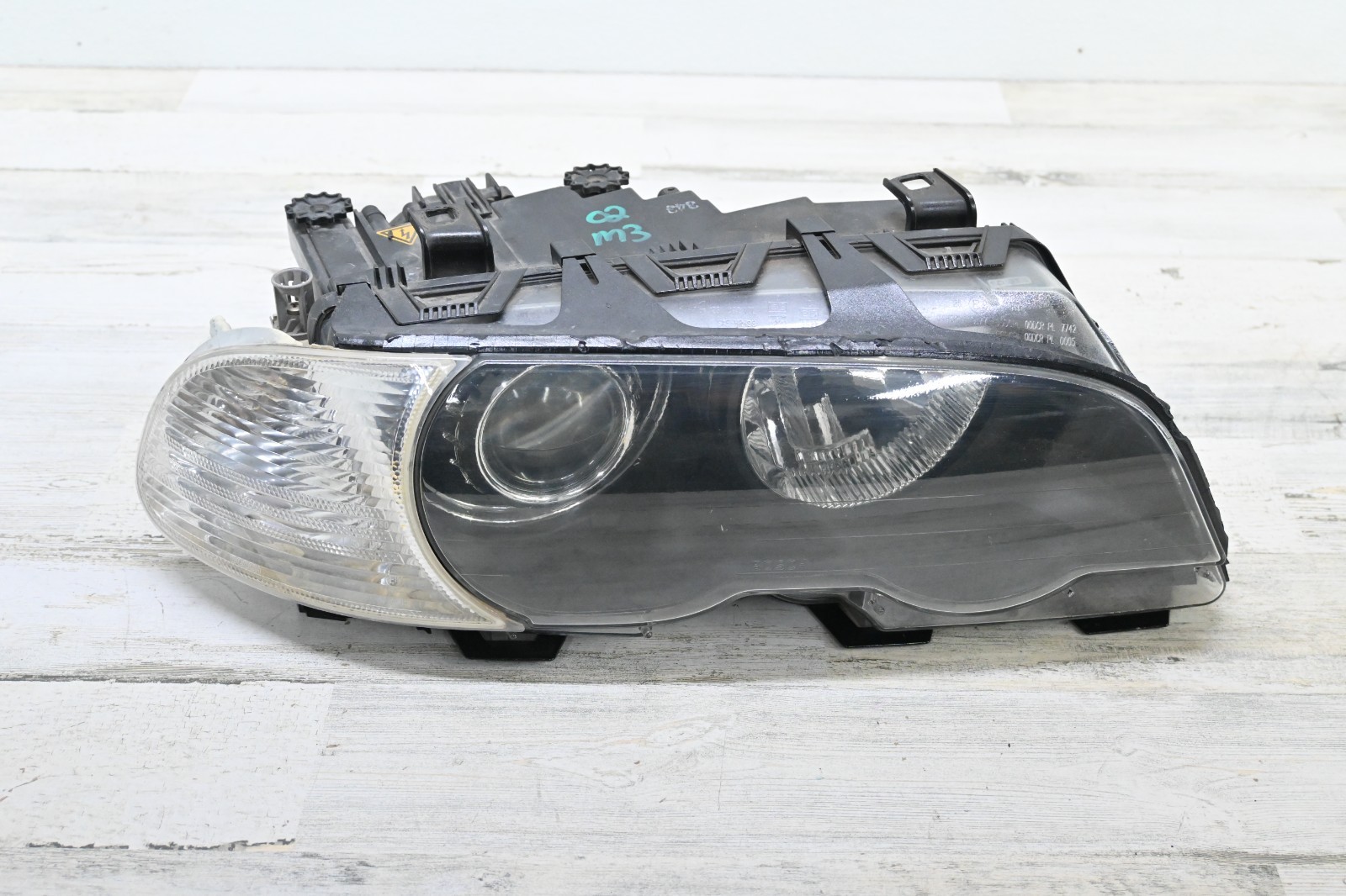 99-06 BMW E46 3 Series Front Right Passenger Side Xenon Headlight Assembly OEM 99-06 BMW E46 3 Series Front Right Passenger Side Xenon Headlight Assembly OEM