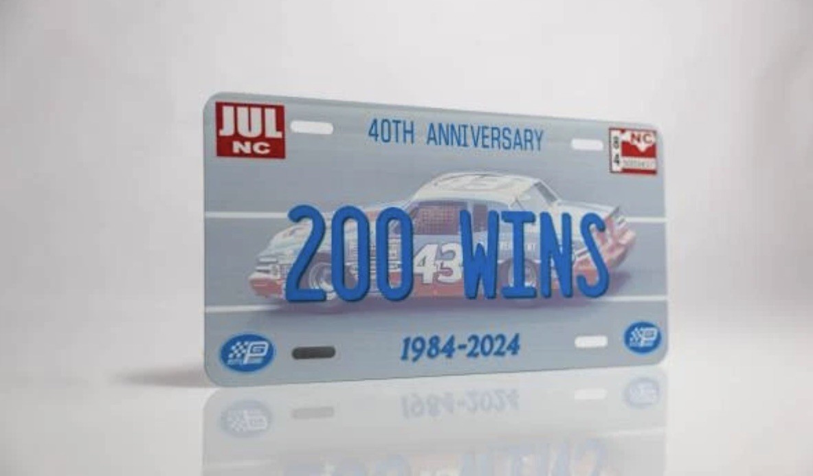 Petty\'s Garage Limited Edition Richard Petty 200th Win License Plate Petty\'s Garage Limited Edition Richard Petty 200th Win License Plate