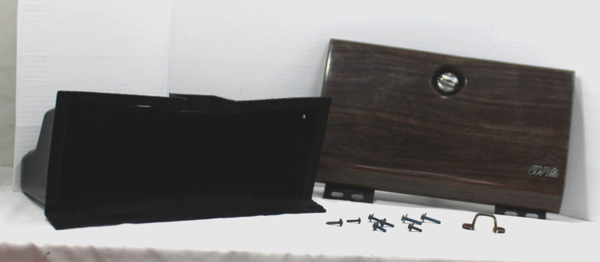 1977-1986 CADILLAC DEVILLE GLOVE BOX ASSEMBLY DOOR AND INSERT FLEETWOOD 1609877 1977-1986 CADILLAC DEVILLE GLOVE BOX ASSEMBLY DOOR AND INSERT FLEETWOOD 1609877