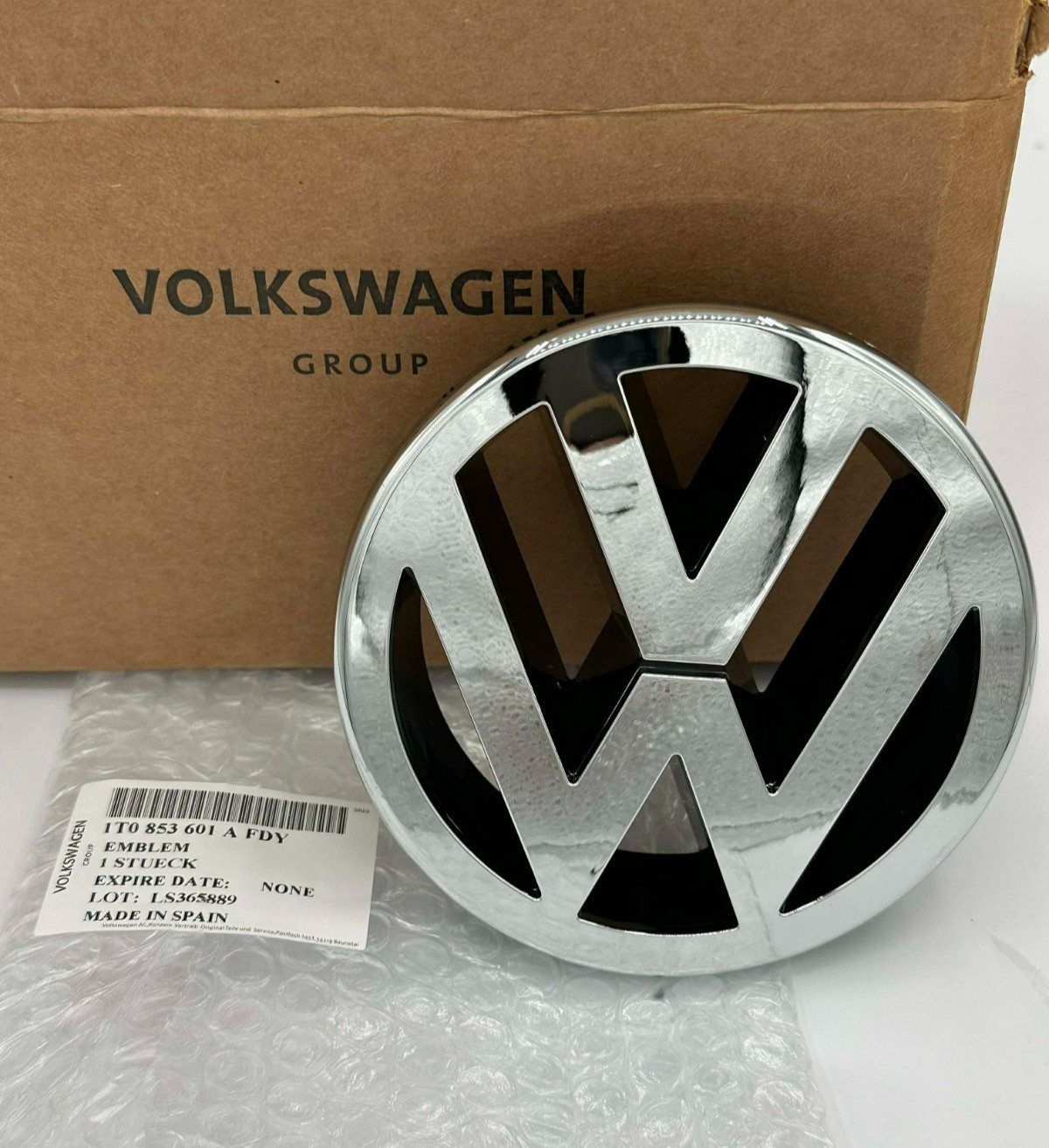 2006-2009 VW Volkswagen Golf Rabbit Front Grille Grill Emblem 1T0853601AFDY OEM