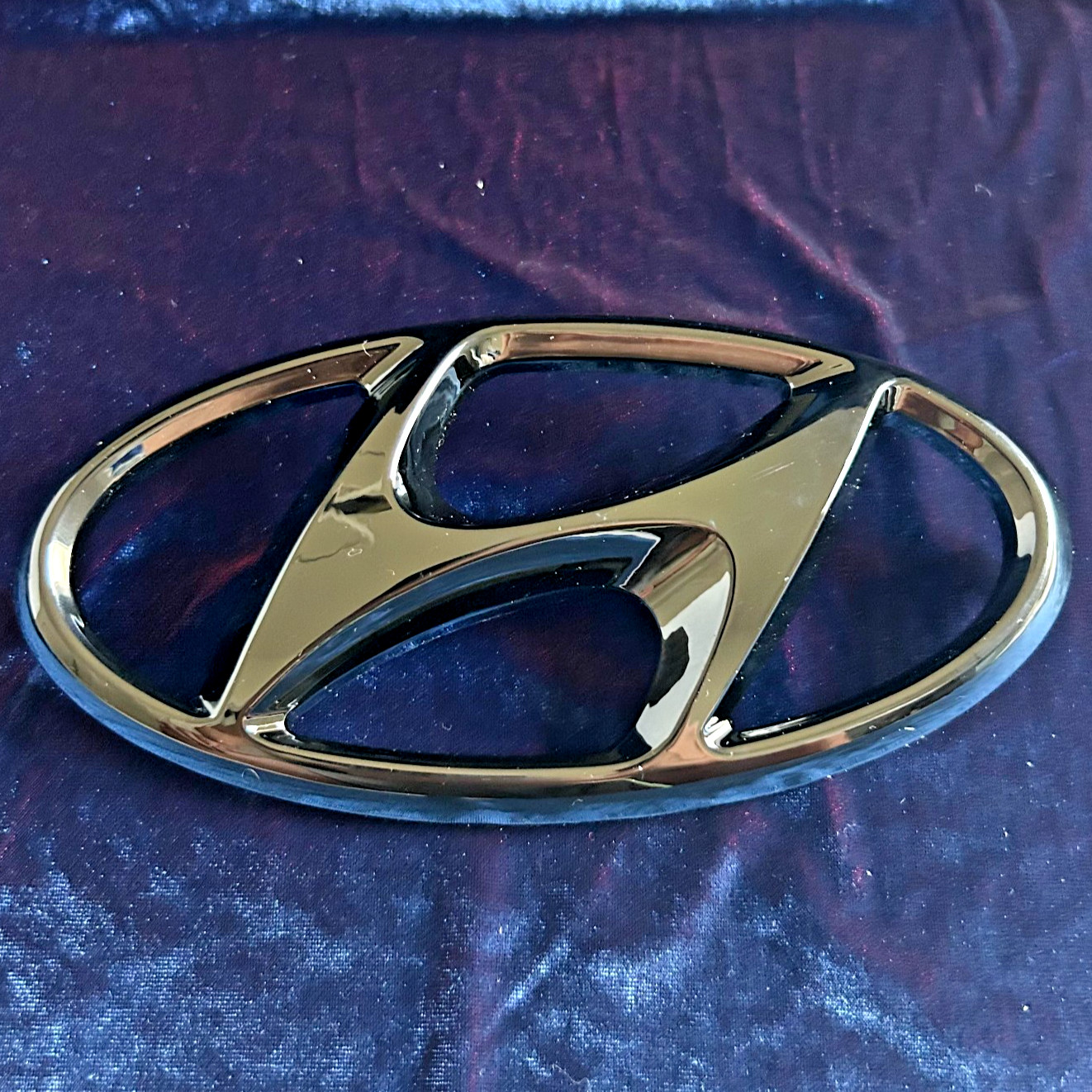 Front Grille Emblem Bumper Badge Gloss Black Logo for 2017 2018 Hyundai Elantra