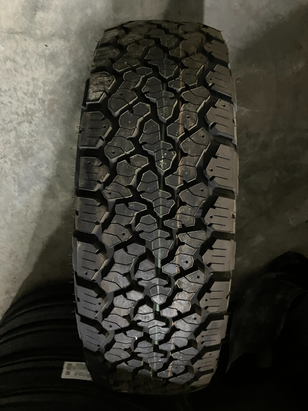 New Tire 275 70 18 General Grabber ATX All Terrain 116S P275/70R18 Old Stock