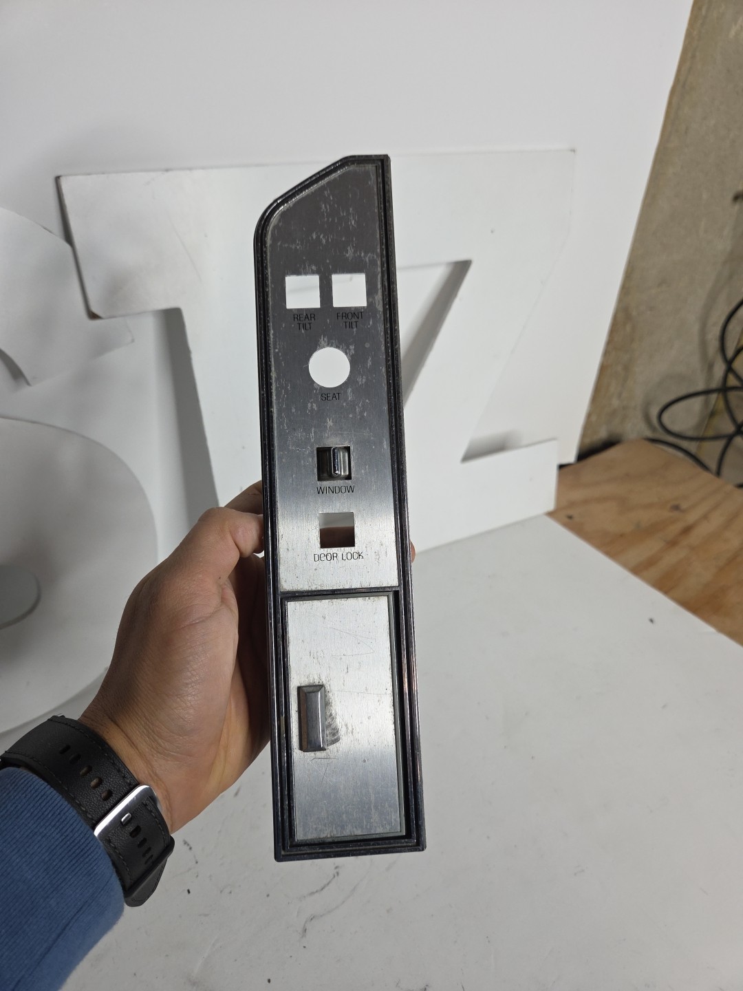 1980-1989 Lincoln Town Car Passenger Right Front Window Switch Assembly OEM 1980-1989 Lincoln Town Car Passenger Right Front Window Switch Assembly OEM