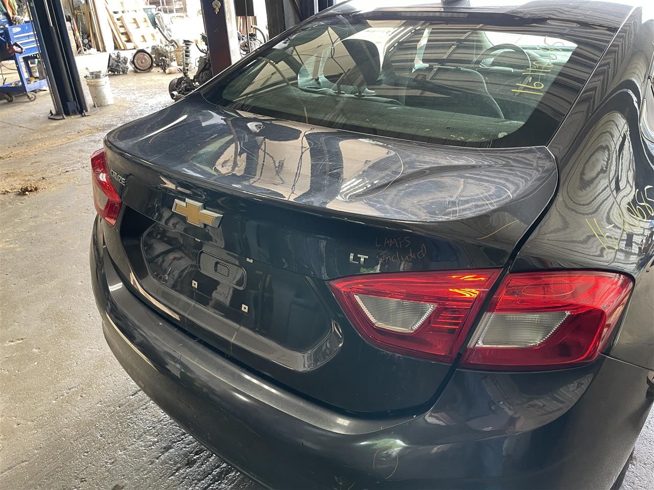 Used Deck Lid fits: 2016 Chevrolet Cruze VIN B 4th digit New Style w/o spoiler G