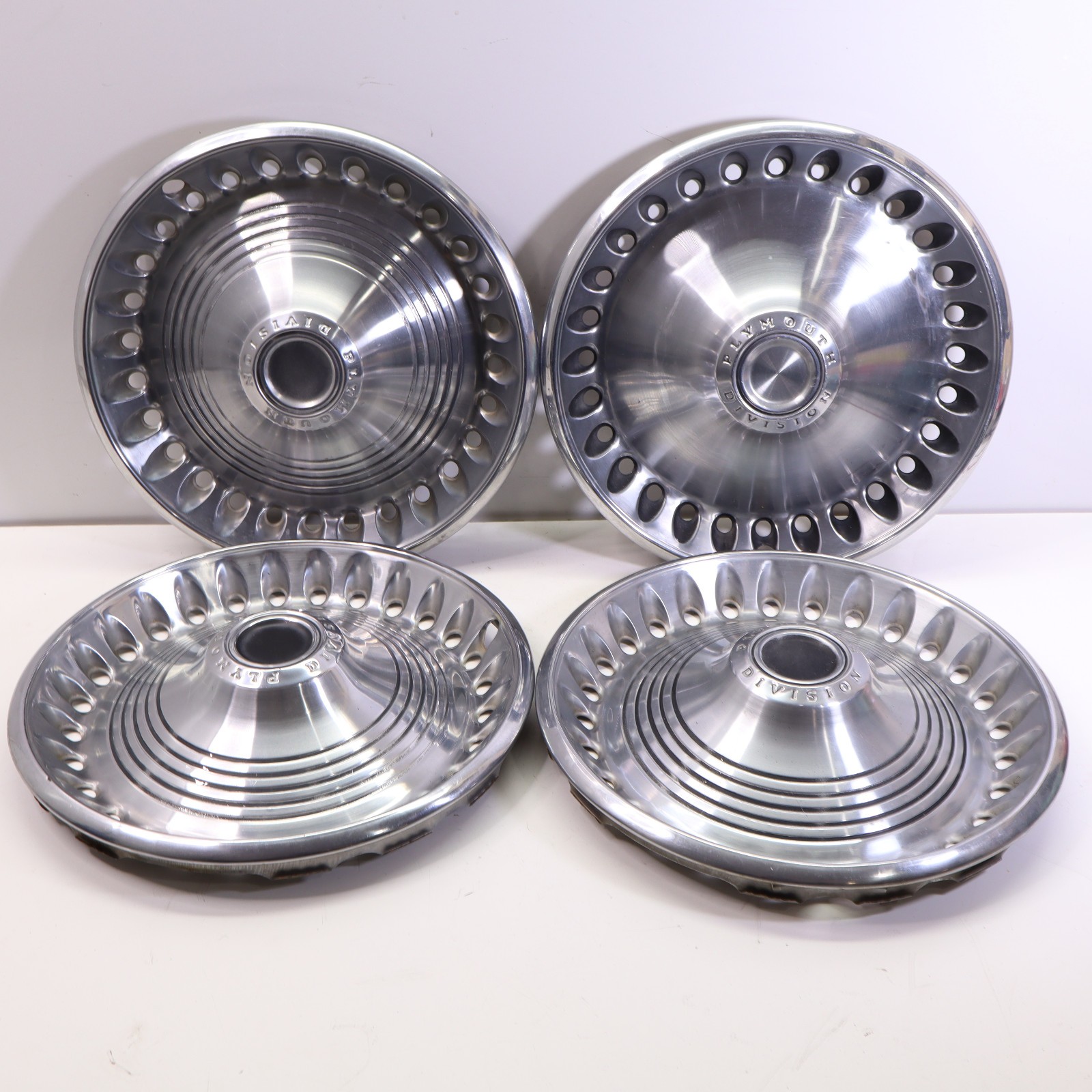 1970-1974 Plymouth Barracuda Satallight Belvedere 14 inch Hub Caps OEM Mopar 1970-1974 Plymouth Barracuda Satallight Belvedere 14 inch Hub Caps OEM Mopar